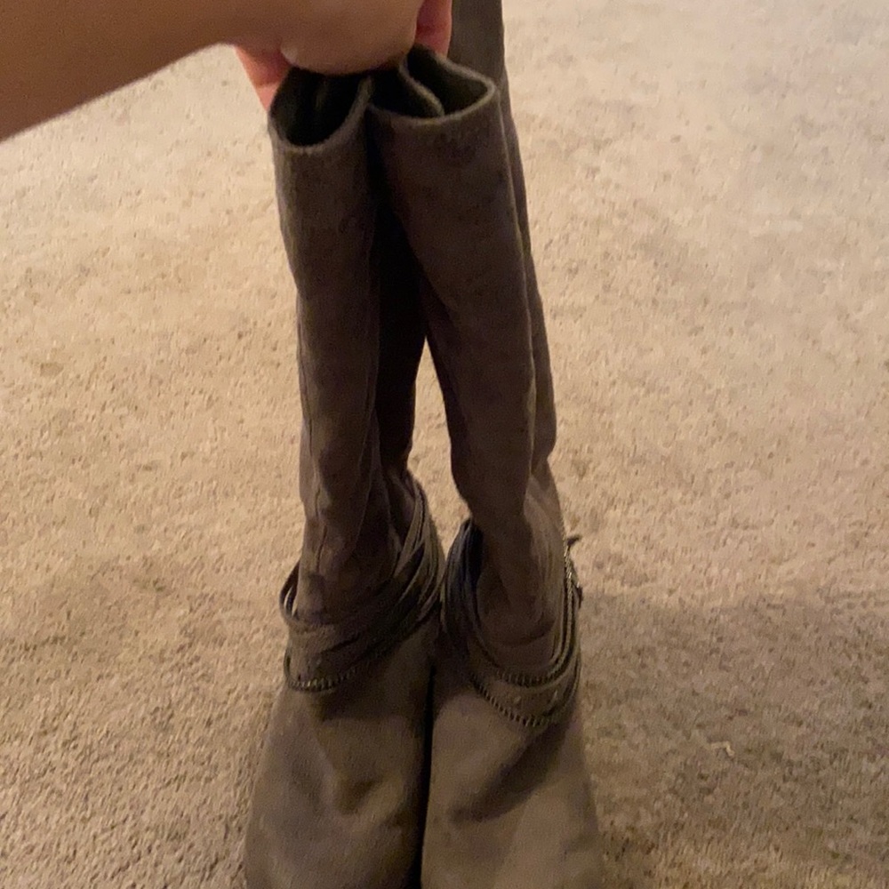 Knee boots